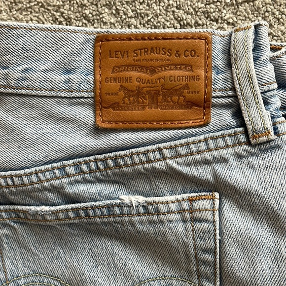 Levi’s Wide Leg Cropped High Waisted Denim - Picture 4 of 6